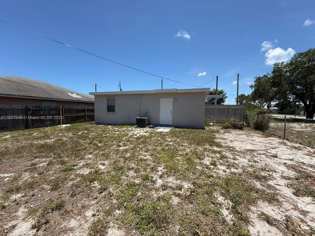 $2,600 | 1494 West 34th Street, Riviera Beach, FL 33404