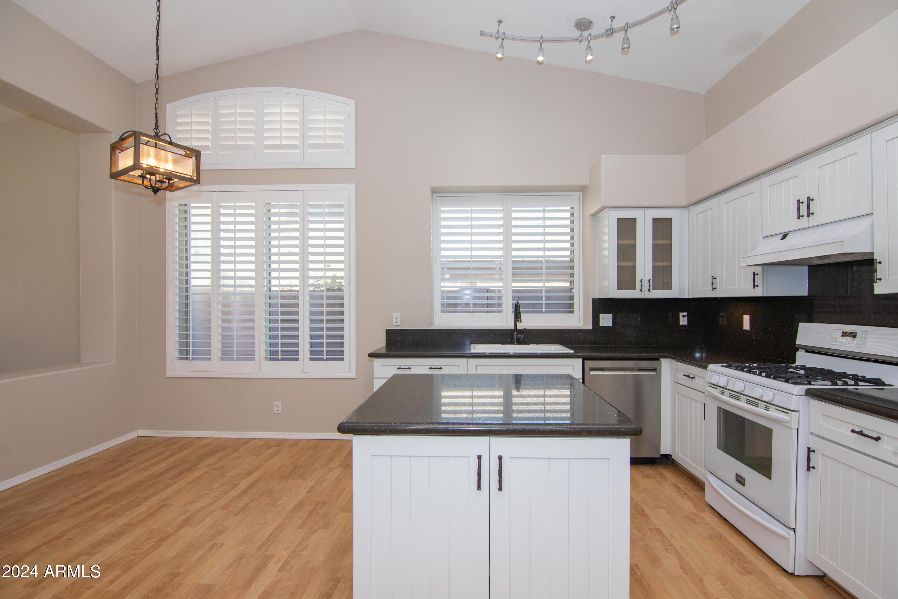 4609 East Rowel Road Phoenix, AZ 85050 - Photo 8 of 61 Kitchen