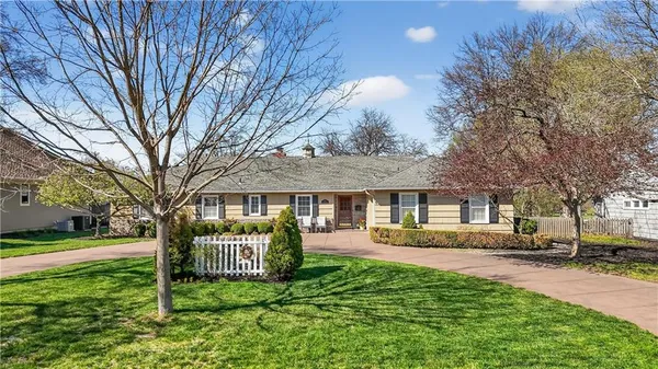 $1,300,000 | 3100 West 71st Street, Prairie Village, KS 66208