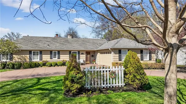 $1,300,000 | 3100 West 71st Street, Prairie Village, KS 66208