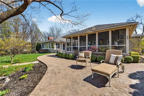 $1,300,000 | 3100 West 71st Street, Prairie Village, KS 66208