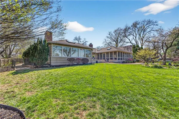 $1,300,000 | 3100 West 71st Street, Prairie Village, KS 66208