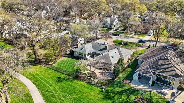 $1,300,000 | 3100 West 71st Street, Prairie Village, KS 66208