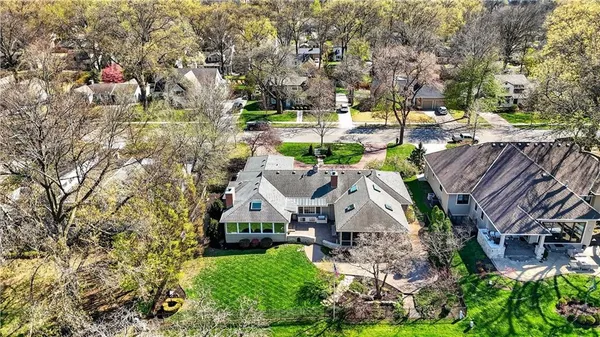 $1,300,000 | 3100 West 71st Street, Prairie Village, KS 66208