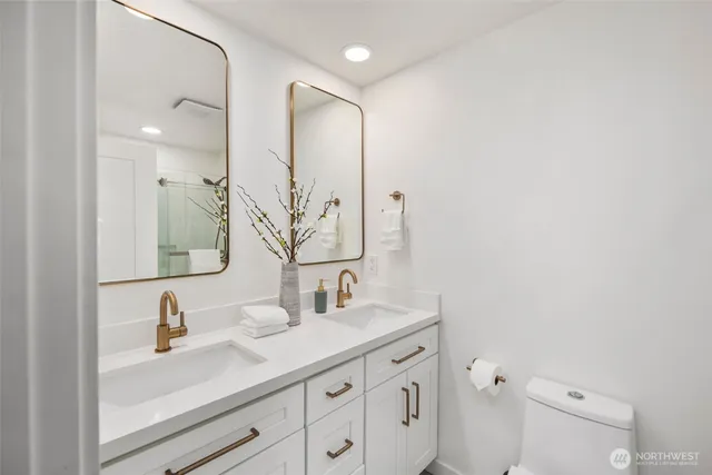 $1,400,000 | 201 165th Avenue Northeast, Bellevue, WA 98008