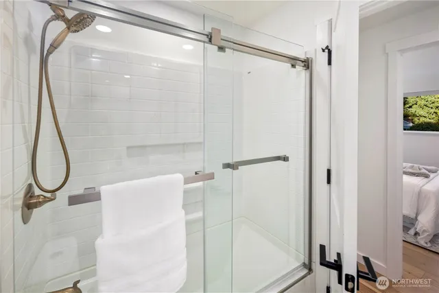 $1,400,000 | 201 165th Avenue Northeast, Bellevue, WA 98008