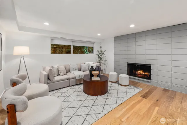 $1,400,000 | 201 165th Avenue Northeast, Bellevue, WA 98008