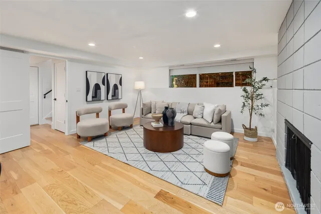 $1,400,000 | 201 165th Avenue Northeast, Bellevue, WA 98008