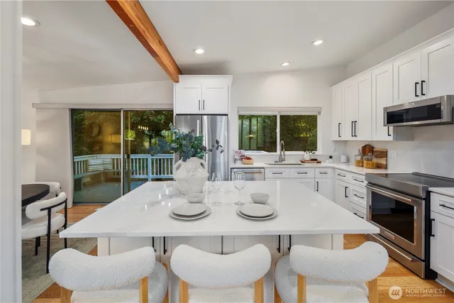 $1,400,000 | 201 165th Avenue Northeast, Bellevue, WA 98008