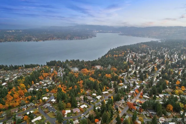 $1,400,000 | 201 165th Avenue Northeast, Bellevue, WA 98008