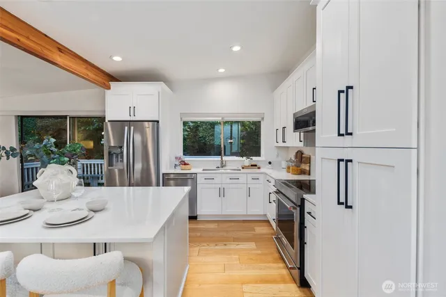 $1,400,000 | 201 165th Avenue Northeast, Bellevue, WA 98008