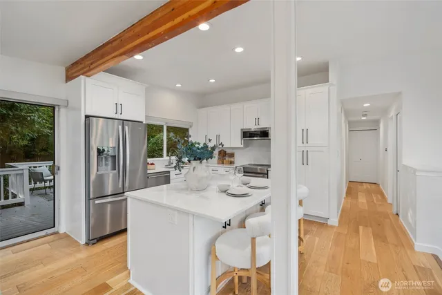 $1,400,000 | 201 165th Avenue Northeast, Bellevue, WA 98008