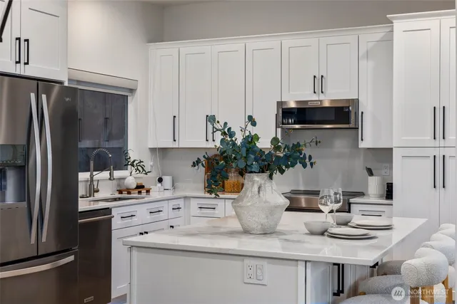 $1,400,000 | 201 165th Avenue Northeast, Bellevue, WA 98008