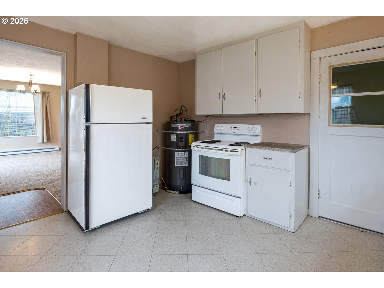 89805 Sprague Road Eugene, OR 97408 - Photo 44 of 48 a kitchen with cabinets appliances and a refrigerator