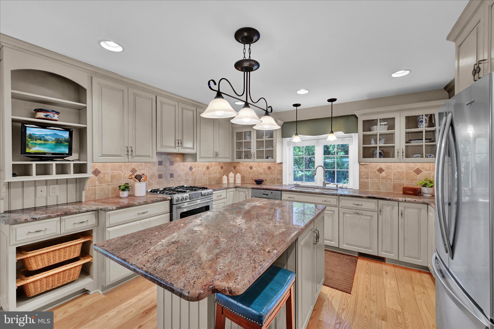 826 Blue Grass Road Lancaster, PA 17601 - Photo 7 of 43 Kitchen W/Breakfast Bar