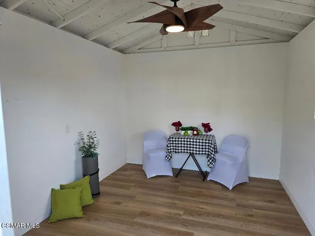 a view of entryway with a potted plant