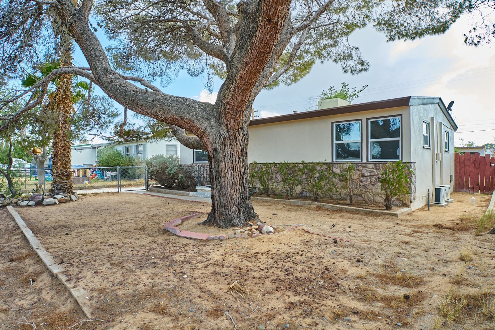 333 North Florence Street Ridgecrest, CA 93555 - Photo 6 of 30 a view of a house with a tree in the background