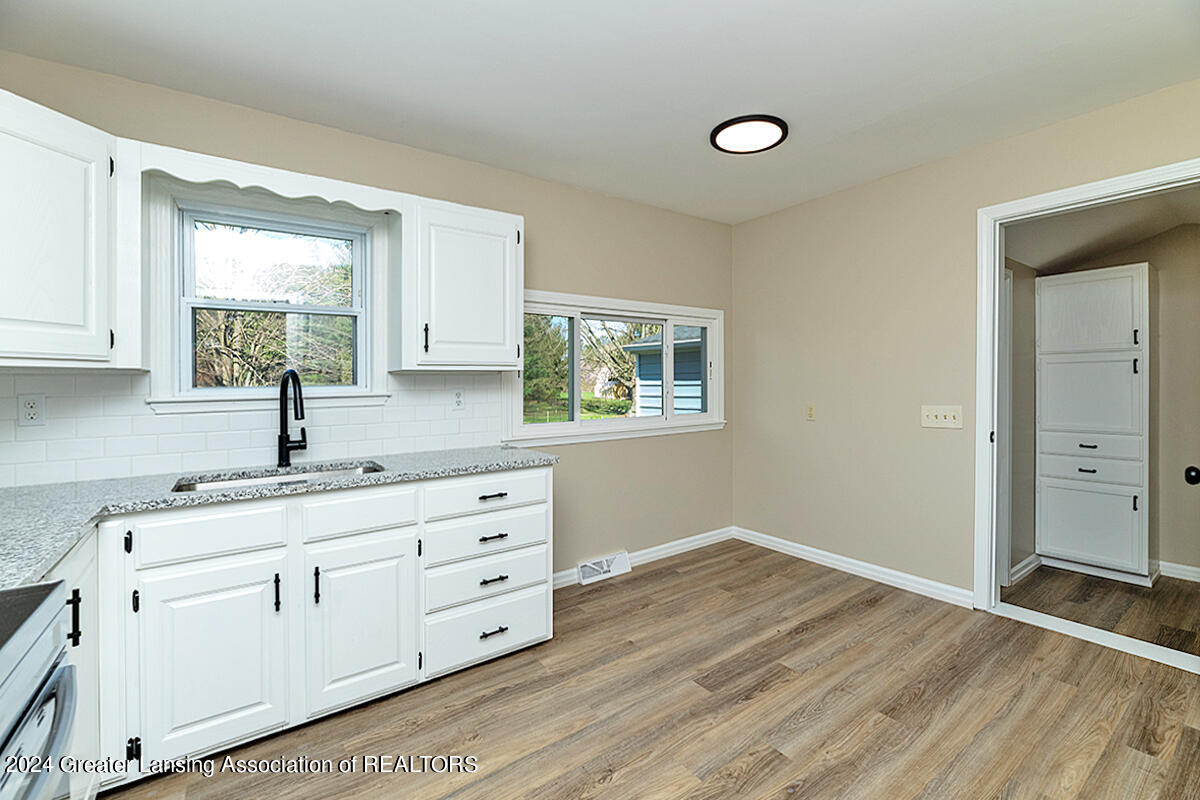 961 Dart Road Mason, MI 48854 - Photo 4 of 25 06