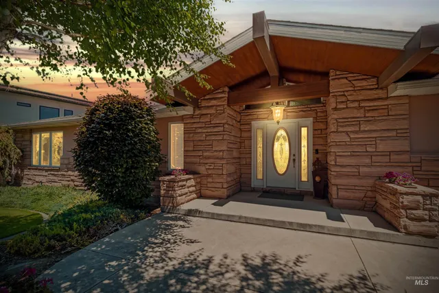 $990,000 | 15 Van Engelen Drive, Burley, ID 83318