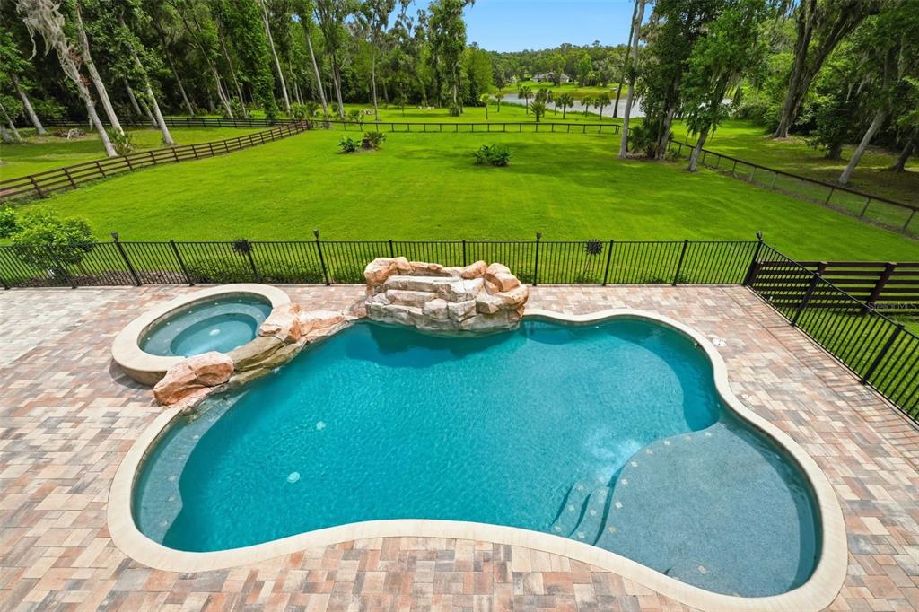 855 Southeast 87th Street Ocala, FL 34480 - Photo 59 of 79 a view of a table and chairs in the garden