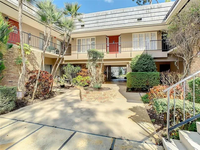 $229,000 | 1920 Woodcrest Drive, Unit 9, Winter Park, FL 32792