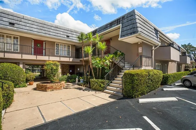 $229,000 | 1920 Woodcrest Drive, Unit 9, Winter Park, FL 32792