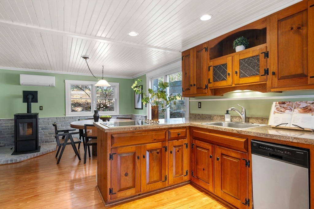 154 R Eastern Avenue Essex, MA 01929 - Photo 8 of 40 a kitchen with lots of counter top space