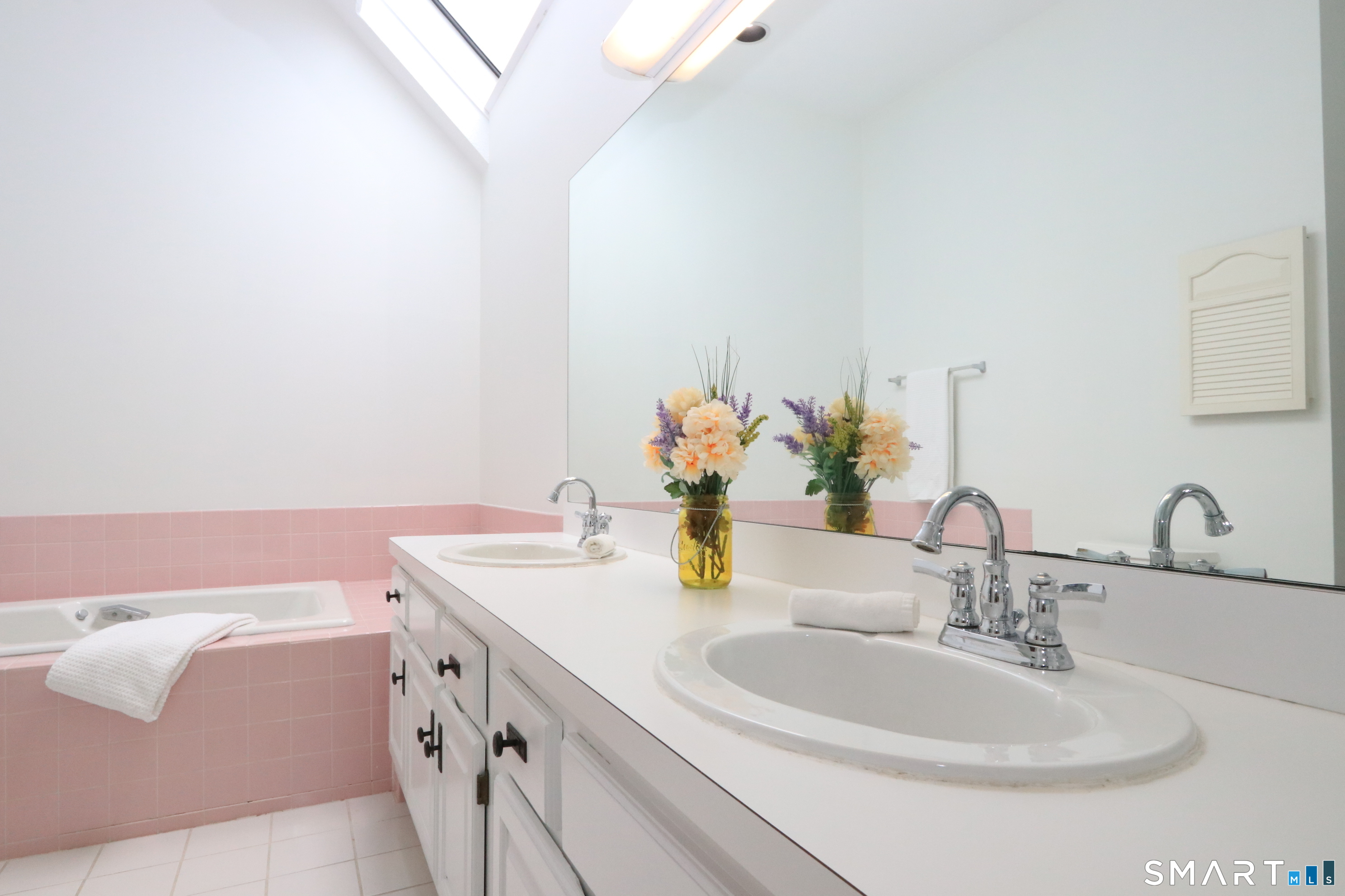 50 Wilton Crest Road, Unit 50 Wilton, CT 06897 - Photo 20 of 39 Primary bath