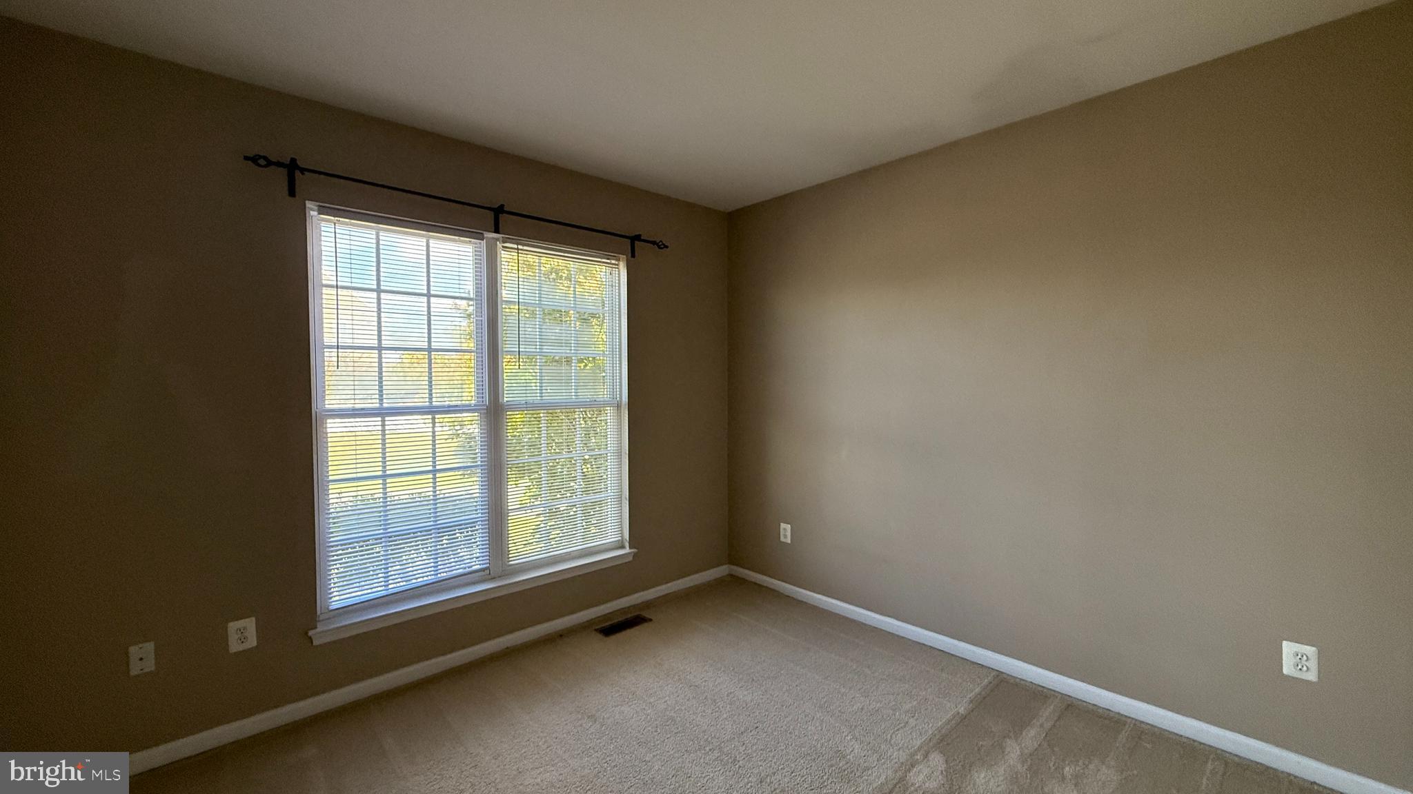 35484 Somerset Ridge Road Locust Grove, VA 22508 - Photo 15 of 22 an empty room with a window