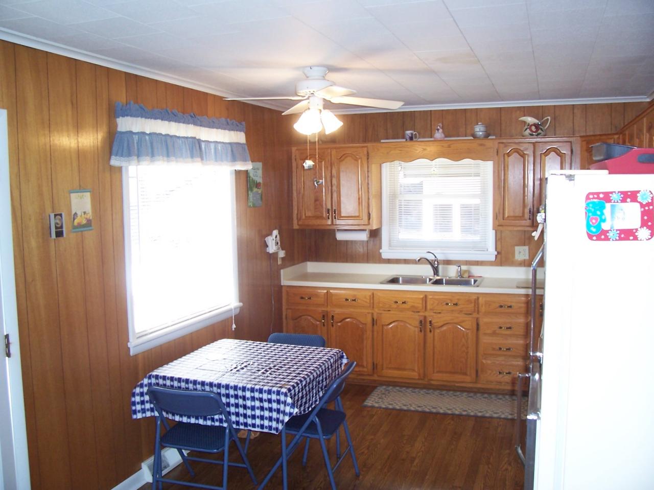 Eat-In-Kitchen