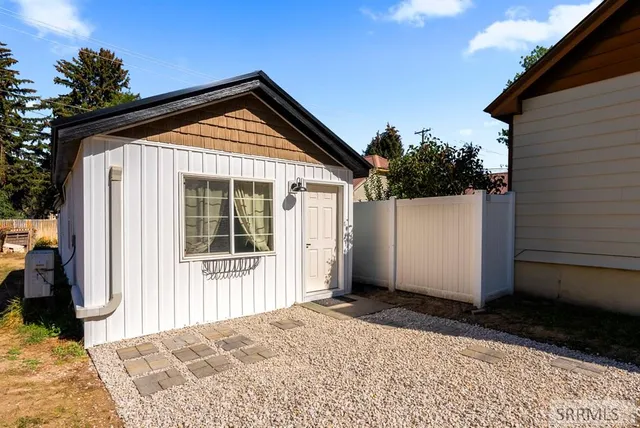 $210,000 | 415 8th Street, Idaho Falls, ID 83401