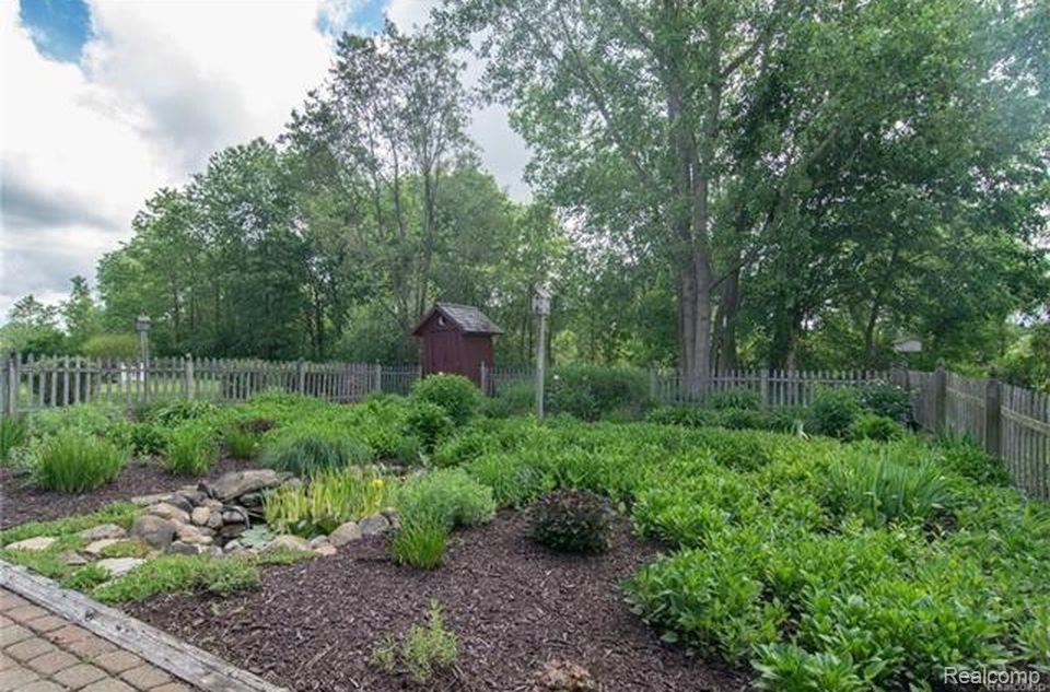 4916 Bullard Road Hartland, MI 48353 - Photo 12 of 62 12.jpg