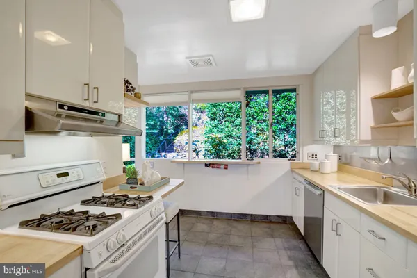 $1,199,990 | 7400 Rebecca Drive, Alexandria, VA 22307