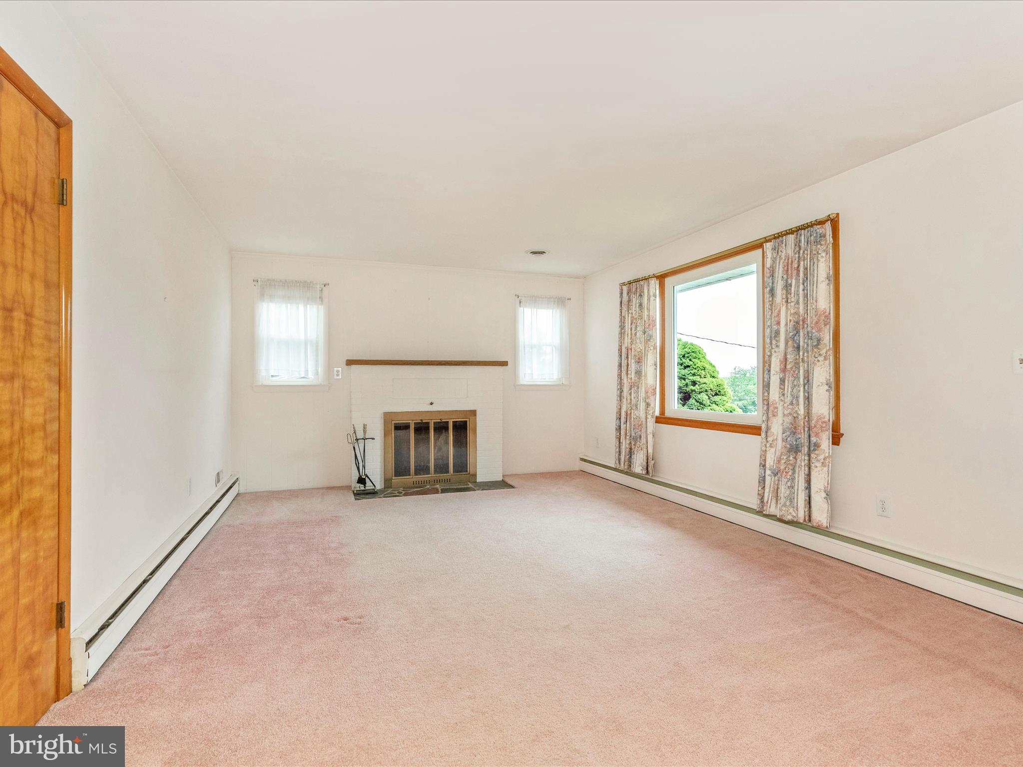 9104 Gue Road Damascus, MD 20872 - Photo 5 of 45 Wood Burning Fireplace / Bay Window