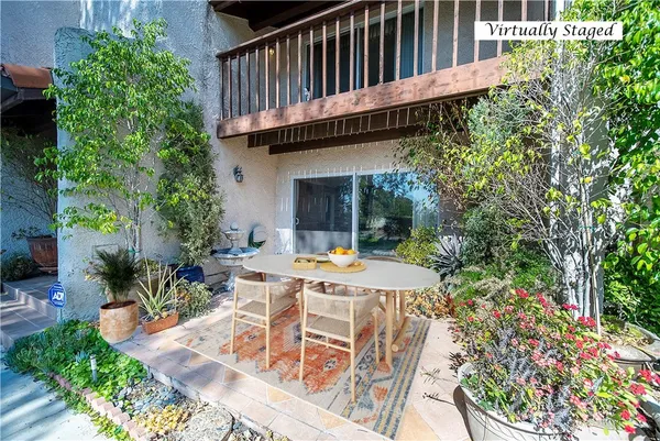 $699,900 | 9512 Vía Venezia, Burbank, CA 91504