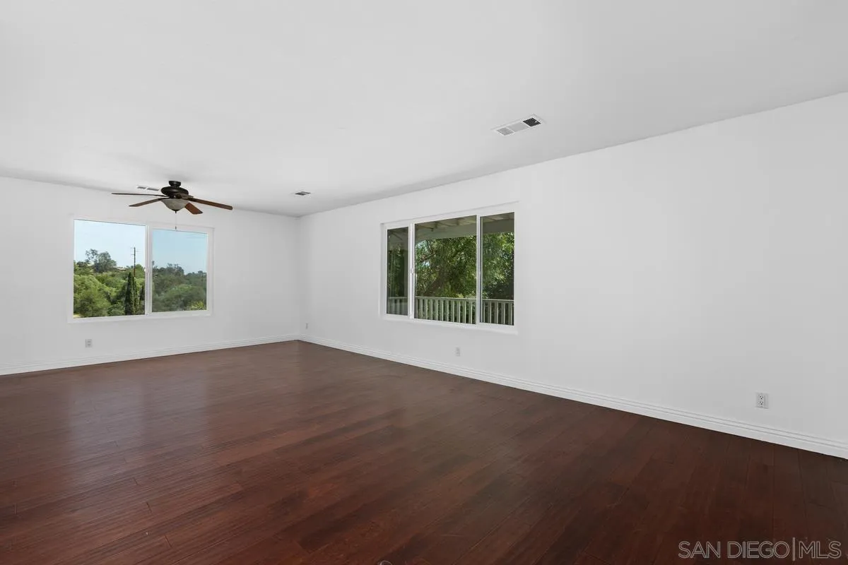 3562 South Mission Road Fallbrook, CA 92028 - Photo 15 of 38 Living Room