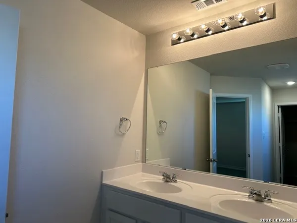 $1,800 | 11702 Tahoka Daisy, San Antonio, TX 78245