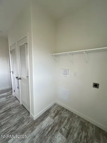 an empty room with a empty space