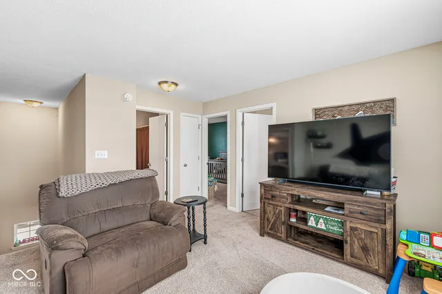 $285,000 | 342 East Brixton Woods Drive, Pittsboro, IN 46167