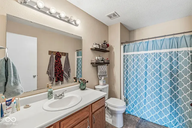 $285,000 | 342 East Brixton Woods Drive, Pittsboro, IN 46167