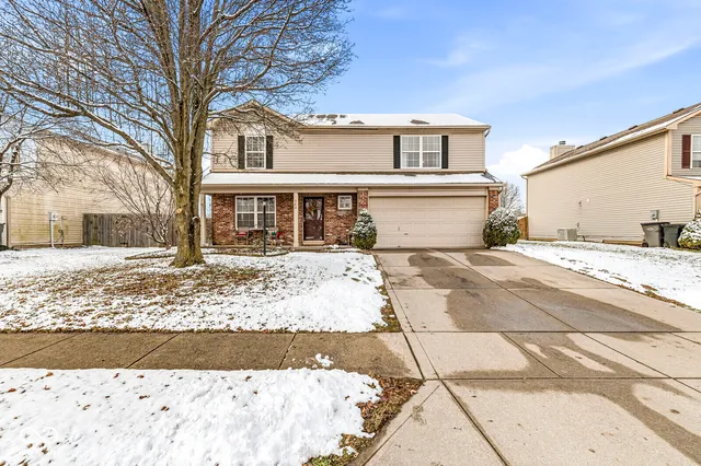 $285,000 | 342 East Brixton Woods Drive, Pittsboro, IN 46167