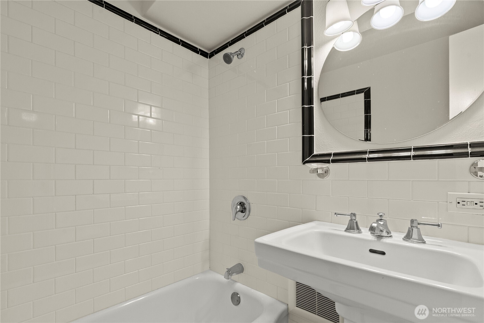 1105 Spring Street, Unit 712 Seattle, WA 98104 - Photo 15 of 19