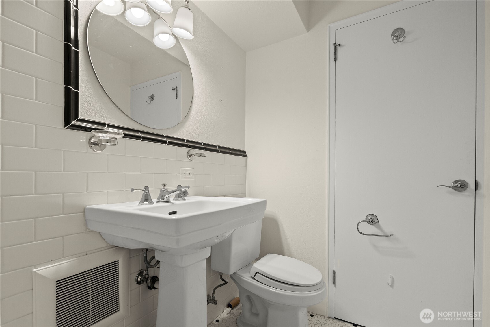 1105 Spring Street, Unit 712 Seattle, WA 98104 - Photo 16 of 19