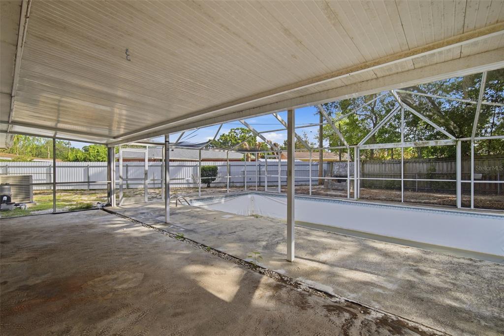 4449 Tarpon Drive Tampa, FL 33617 - Photo 28 of 36