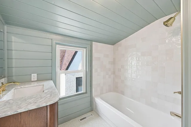 $324,900 | 1254 Niles Avenue, St. Paul, MN 55116