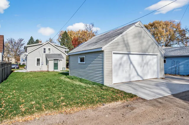 $324,900 | 1254 Niles Avenue, St. Paul, MN 55116