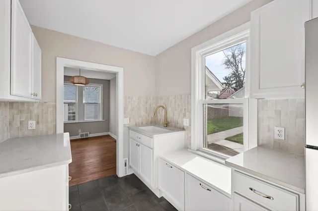 $324,900 | 1254 Niles Avenue, St. Paul, MN 55116