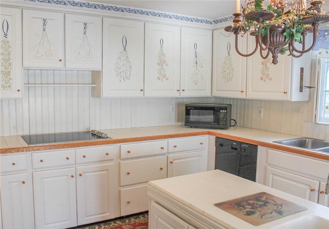 5 Denver Avenue Warren, RI 02885 - Photo 3 of 18 Kitchen