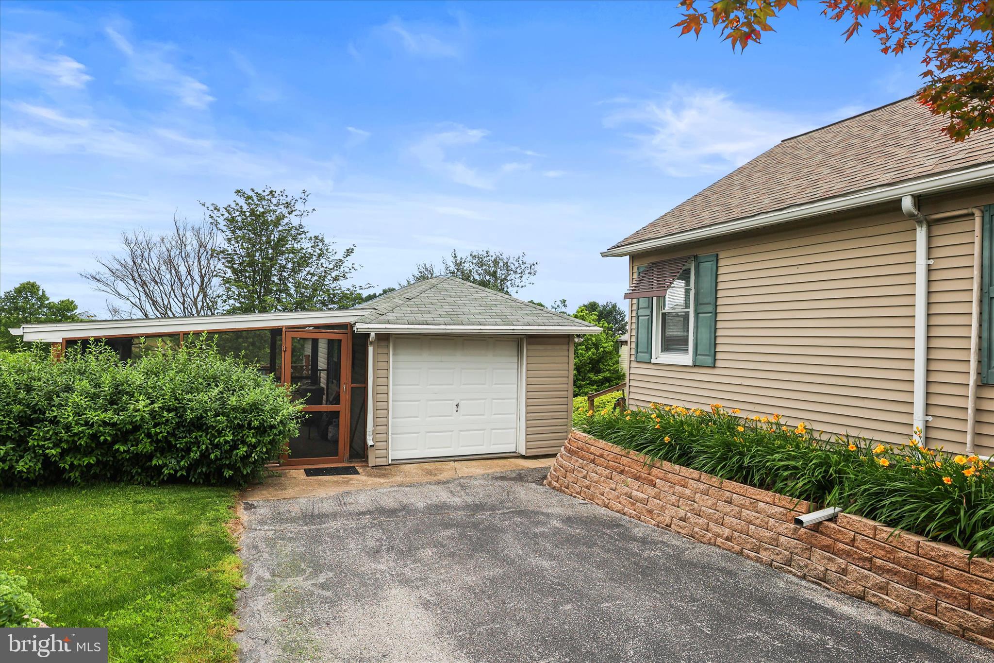 1555 Delta Road Red Lion, PA 17356 - Photo 3 of 43