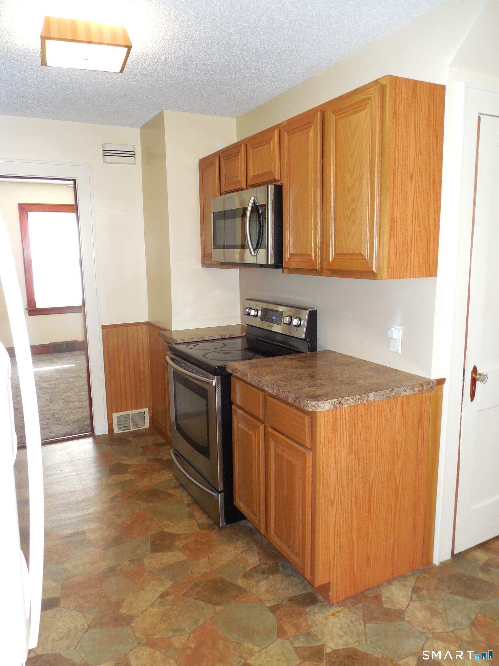 70 Wooster Avenue Waterbury, CT 06708 - Photo 4 of 22 Eat In Kitchen